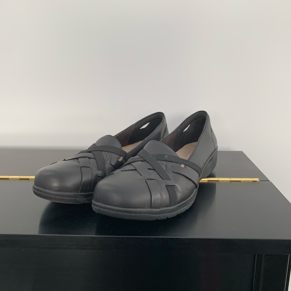 BLACK CLARKS WOMENS ULTIMATE COMFORT COLLECTION SIZE 8.5 FLAT LOAFERS